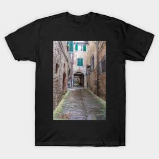 Siena narrow street view T-Shirt